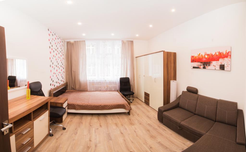 Apartment Ve Smeckach With A Big Terrace Πράγα Εξωτερικό φωτογραφία